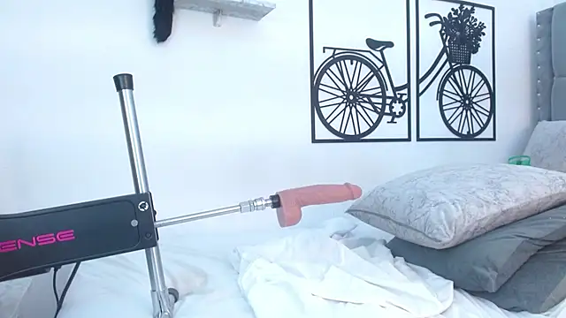 YUSELFI ROSS  online show from 12, 2, 2025