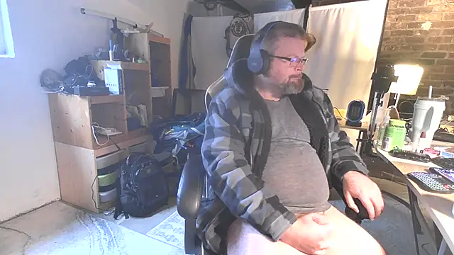 Snapshot of MagnusCockus chatting on 2, 4, 2026 MagnusCockus online show from 2, 4, 2026