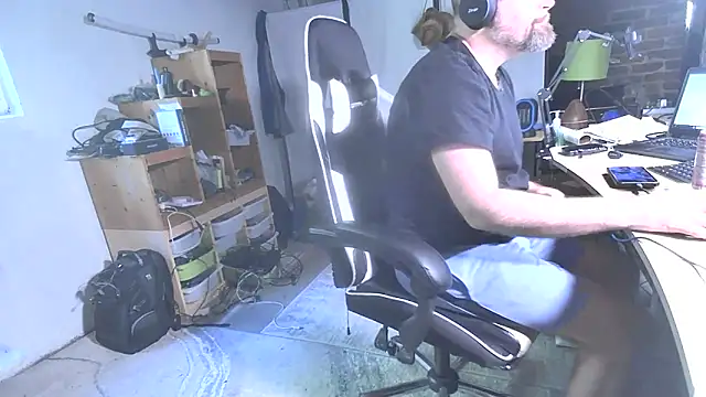 Snapshot of MagnusCockus chatting on 4, 6, 2026 MagnusCockus online show from 4, 6, 2026