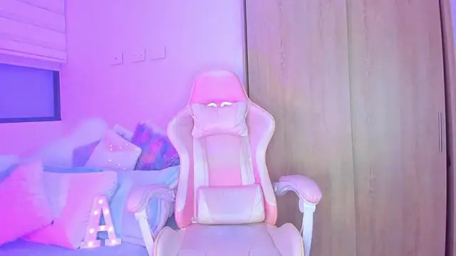 angelinalodge1 online show from 17, 2, 2025