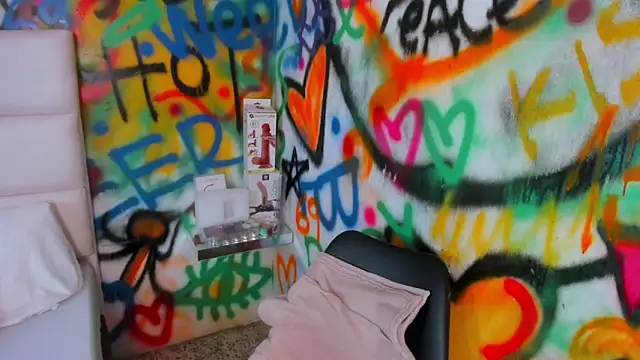 Liana Bernocchi online show from 12, 9, 2025