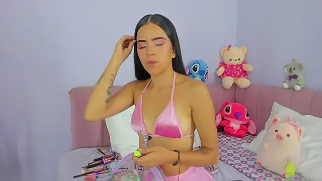 Snapshot of emilyclay_1 chatting on 2, 12, 2024 emilyclay 1 online show from 2, 12, 2024