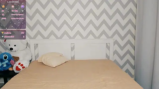 Snapshot of shaameless chatting on 8, 12, 2024 shaameless online show from 8, 12, 2024