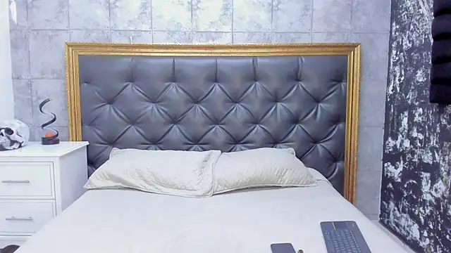 LaurenSnow online show from 24, 12, 2024