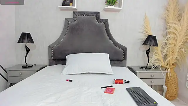 LaurenSnow online show from 18, 12, 2025