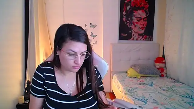 esmeraldaa230 online show from 25, 1, 2025