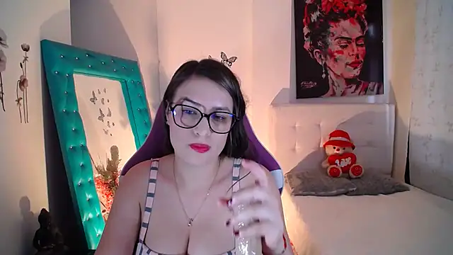 esmeraldaa230 online show from 26, 9, 2025