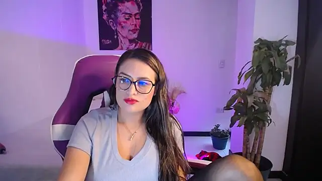 esmeraldaa230 online show from 24, 11, 2025