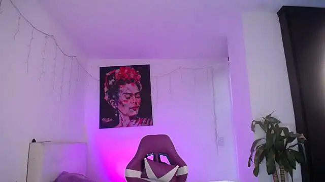 esmeraldaa230 online show from 19, 12, 2025