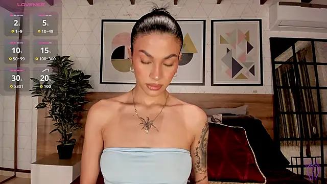 LunaRuso online show from 8, 10, 2025