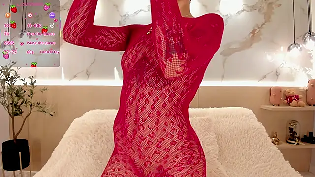 Snapshot of LunaRuso chatting on 7, 3, 2026 LunaRuso online show from 7, 3, 2026