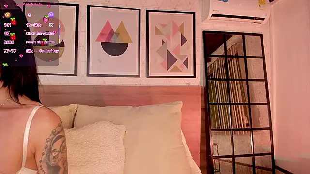 Snapshot of LunaRuso chatting on 9, 3, 2026 LunaRuso online show from 9, 3, 2026