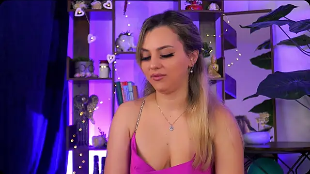 Snapshot of Bailey_Evans chatting on 11, 10, 2025 Bailey Evans online show from 11, 10, 2025