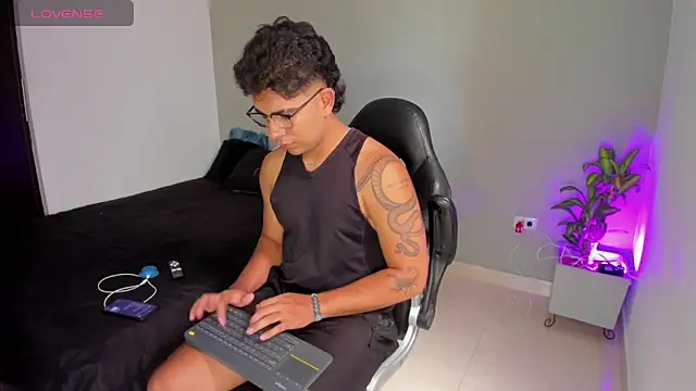 Snapshot of valentino_santoss chatting on 23, 5, 2026 valentino santoss online show from 23, 5, 2026