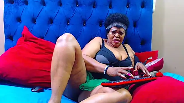 Snapshot of ebonycandy10 chatting on 8, 4, 2026 ebonycandy10 online show from 8, 4, 2026