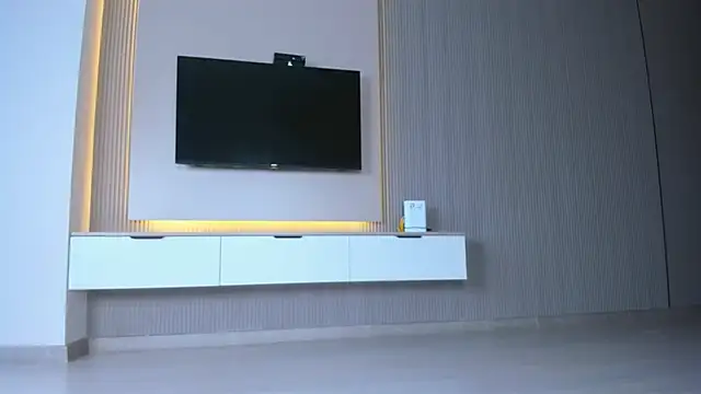 Cherrypie 001 online show from 15, 12, 2025