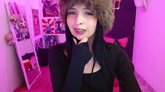 Snapshot of Kind_Scarlett chatting on 8, 11, 2025 Kind Scarlett online show from 8, 11, 2025