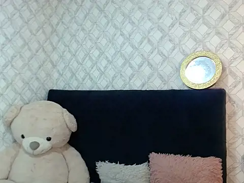 Snapshot of Emma-Wilson chatting on 7, 2, 2026 Emma-Wilson online show from 7, 2, 2026