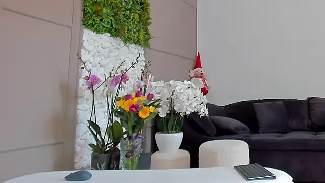 Deliciouslips online show from 7, 3, 2025