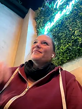 MoniqueLaFee online show from 16, 12, 2025