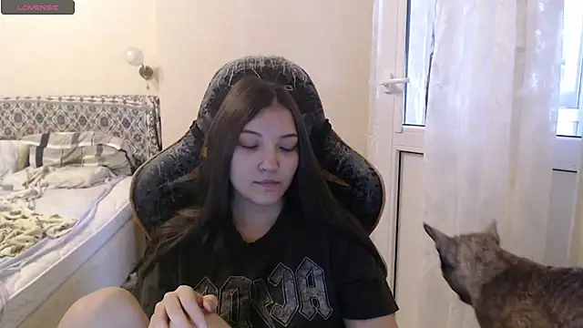 Snapshot of AlisaDevis chatting on 8, 11, 2025 AlisaDevis online show from 8, 11, 2025