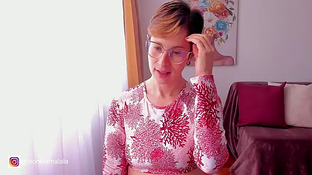 cuddlingbunny online show from 11, 3, 2025