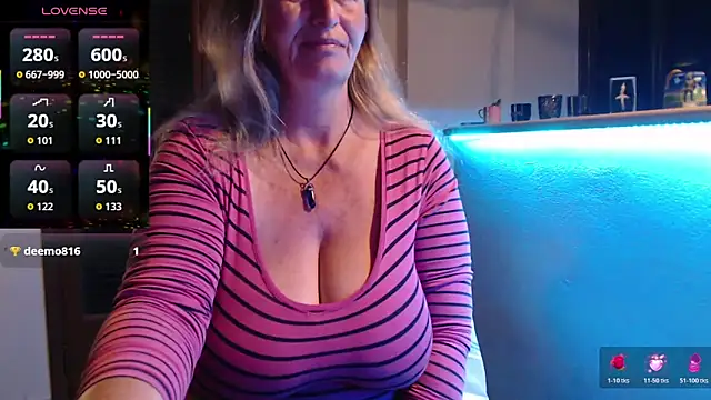 Snapshot of JennaDeluxe chatting on 29, 4, 2026 JennaDeluxe online show from 29, 4, 2026