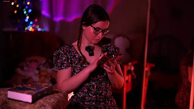 SweetyKitty18 online show from 14, 4, 2026