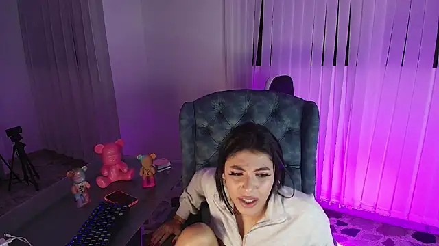 Snapshot of IsabelleFoxx_ chatting on 5, 1, 2025 IsabelleFoxx online show from 5, 1, 2025