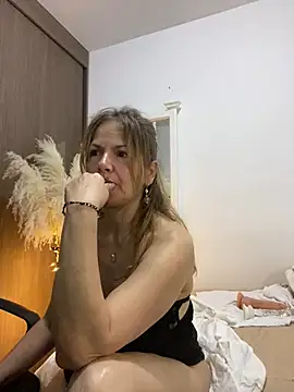 Snapshot of Leyna_liu chatting on 23, 1, 2025 Leyna liu online show from 23, 1, 2025