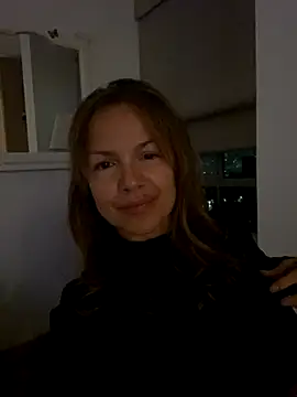 Snapshot of Leyna_liu chatting on 19, 10, 2025 Leyna liu online show from 19, 10, 2025