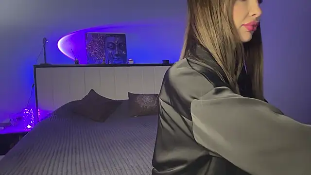 KristalNight online show from 4, 3, 2025