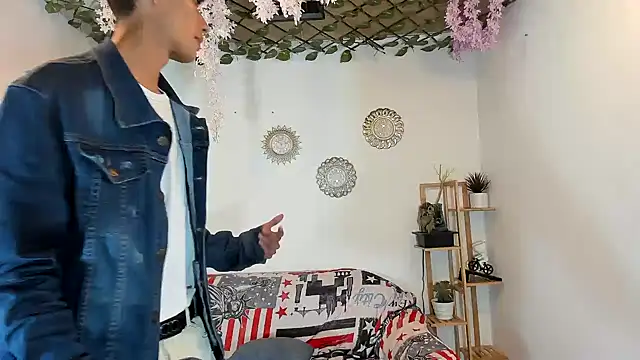 oliverhot2005 online show from 5, 11, 2025