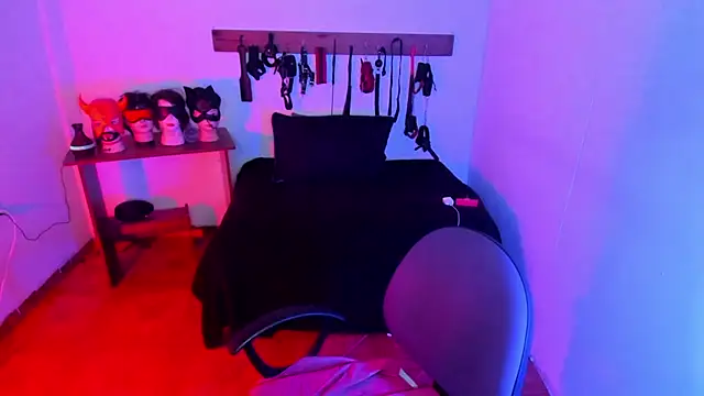 LucyStrike  online show from 13, 1, 2026