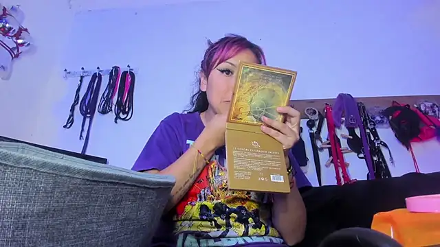 LucyStrike  online show from 5, 2, 2026