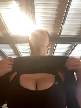 Luccreccia  online show from 12, 10, 2025