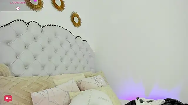 Ashleyjenner  online show from 1, 3, 2025