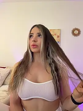 Ashleyjenner  online show from 16, 4, 2026