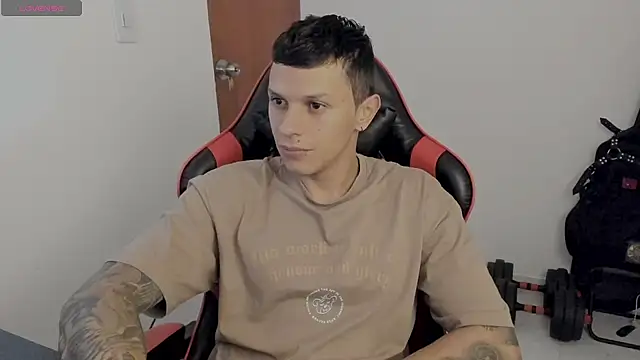 Snapshot of davebrow chatting on 17, 10, 2025 davebrow online show from 17, 10, 2025