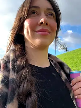 emiliasommer online show from 16, 10, 2025