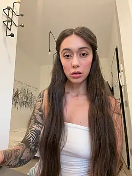 emiliasommer online show from 4, 6, 2026
