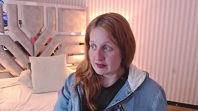 Snapshot of ViioletaMora chatting on 5, 2, 2025 ViioletaMora online show from 5, 2, 2025