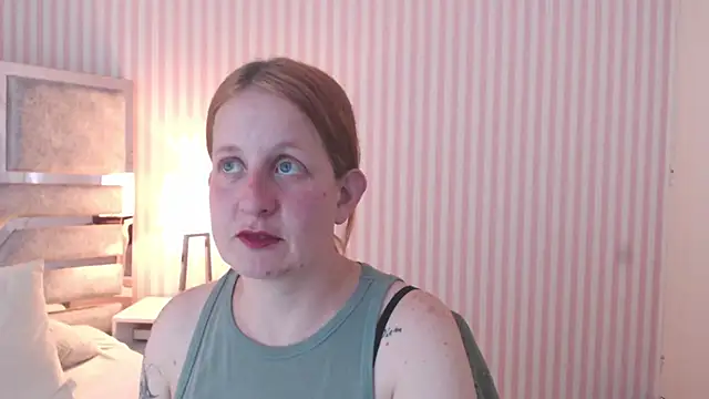 Snapshot of ViioletaMora chatting on 5, 2, 2025 ViioletaMora online show from 5, 2, 2025