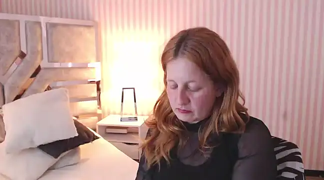 Snapshot of ViioletaMora chatting on 8, 2, 2025 ViioletaMora online show from 8, 2, 2025