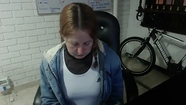 Snapshot of ViioletaMora chatting on 23, 2, 2025 ViioletaMora online show from 23, 2, 2025