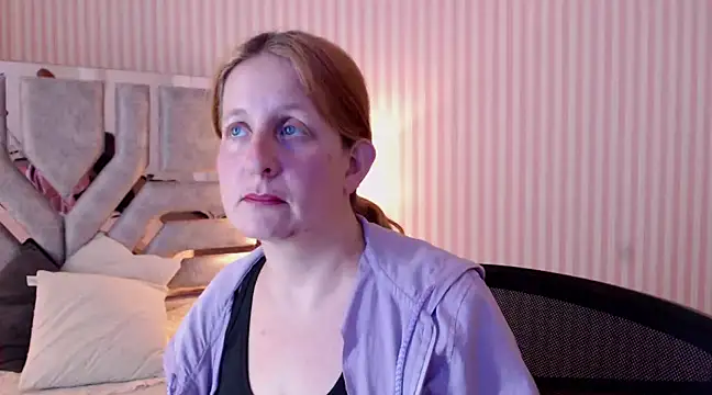 Snapshot of ViioletaMora chatting on 23, 2, 2025 ViioletaMora online show from 23, 2, 2025