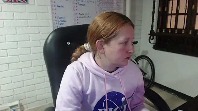 Snapshot of ViioletaMora chatting on 25, 2, 2025 ViioletaMora online show from 25, 2, 2025