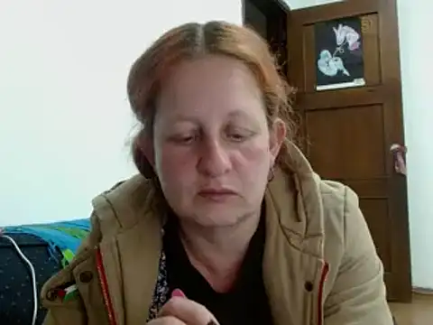 Snapshot of ViioletaMora chatting on 17, 10, 2025 ViioletaMora online show from 17, 10, 2025