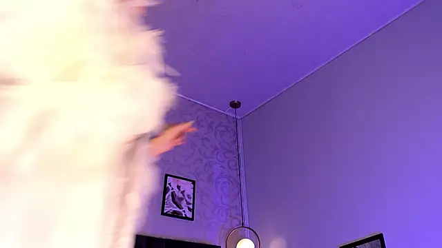 Hannah Borbon online show from 15, 1, 2025