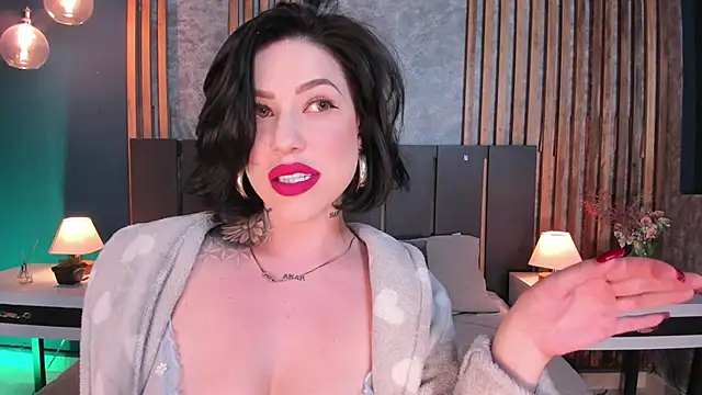 Hannah Borbon online show from 7, 3, 2025